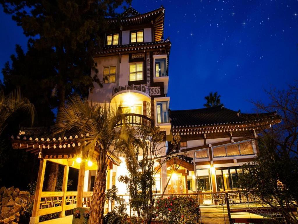Hallagung Seogwipo Exterior photo